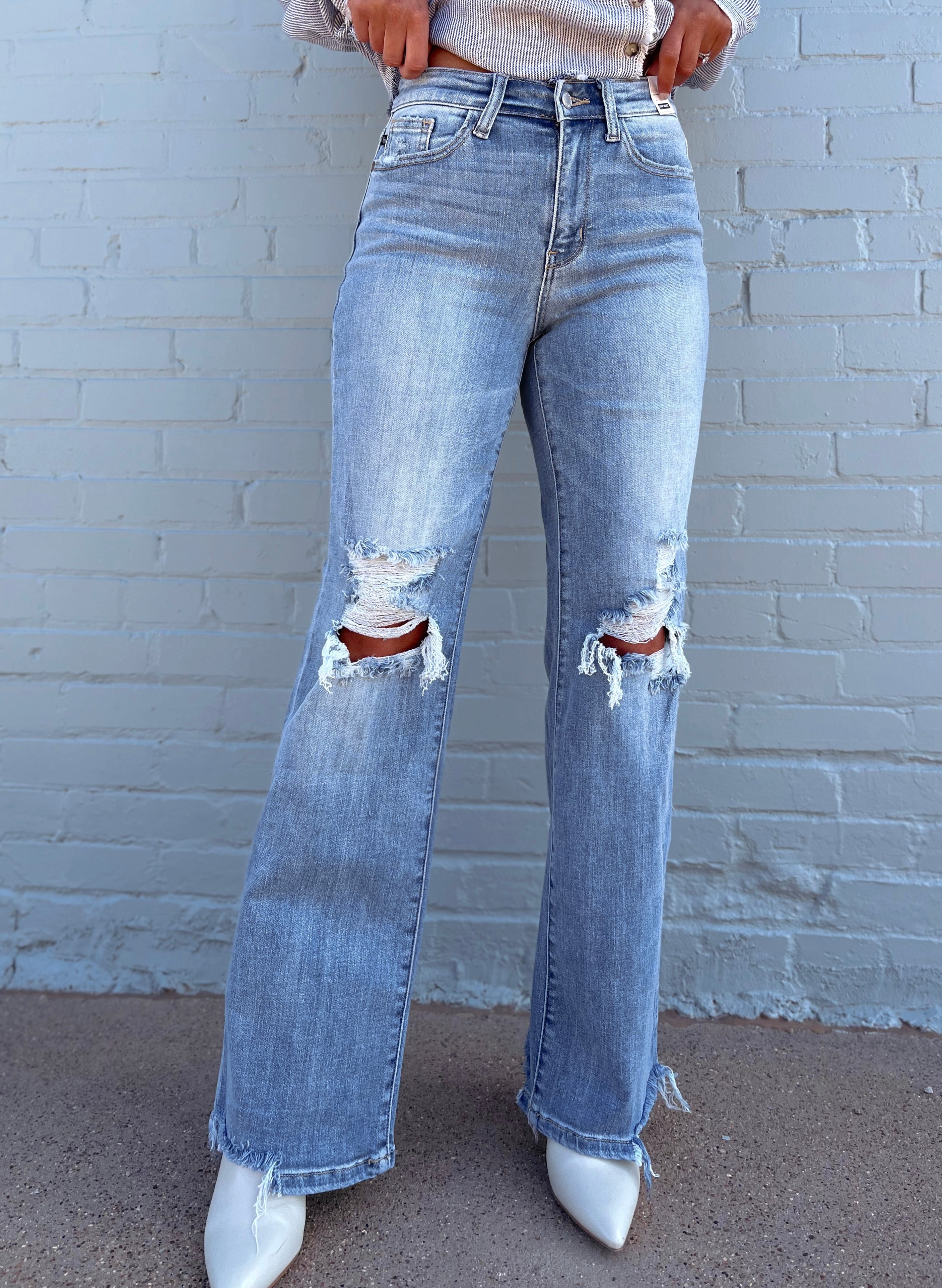 90’s Knee Destroy Straight Jeans - Light Wash | Judy Blue