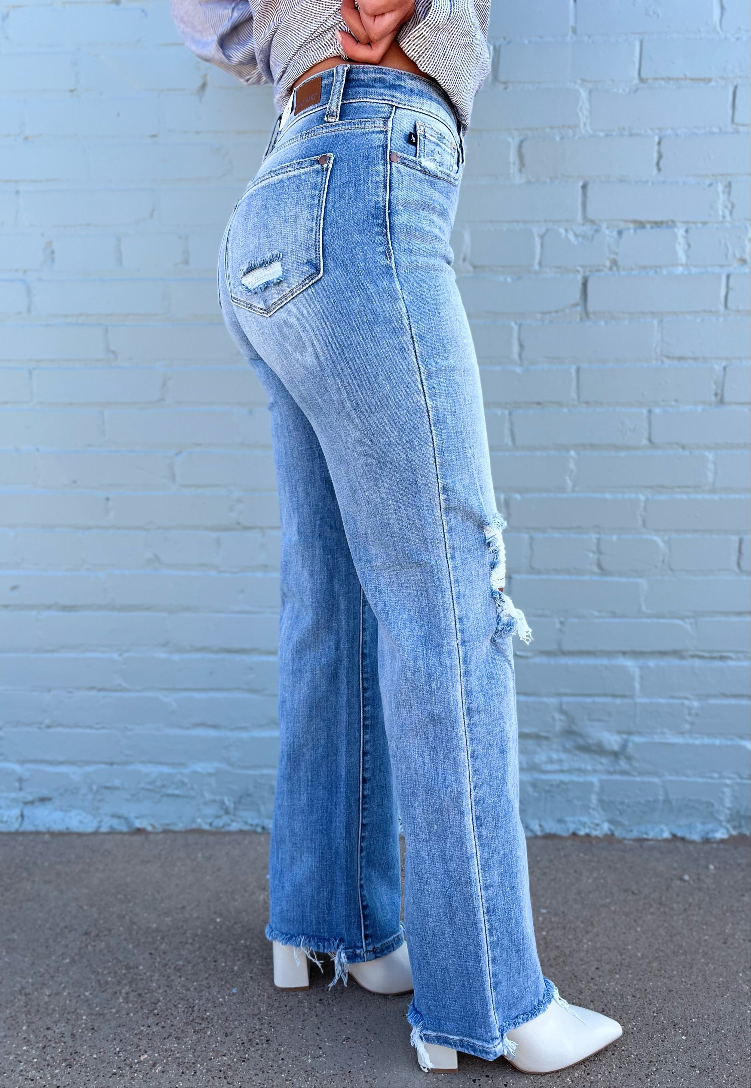 90’s Knee Destroy Straight Jeans - Light Wash | Judy Blue