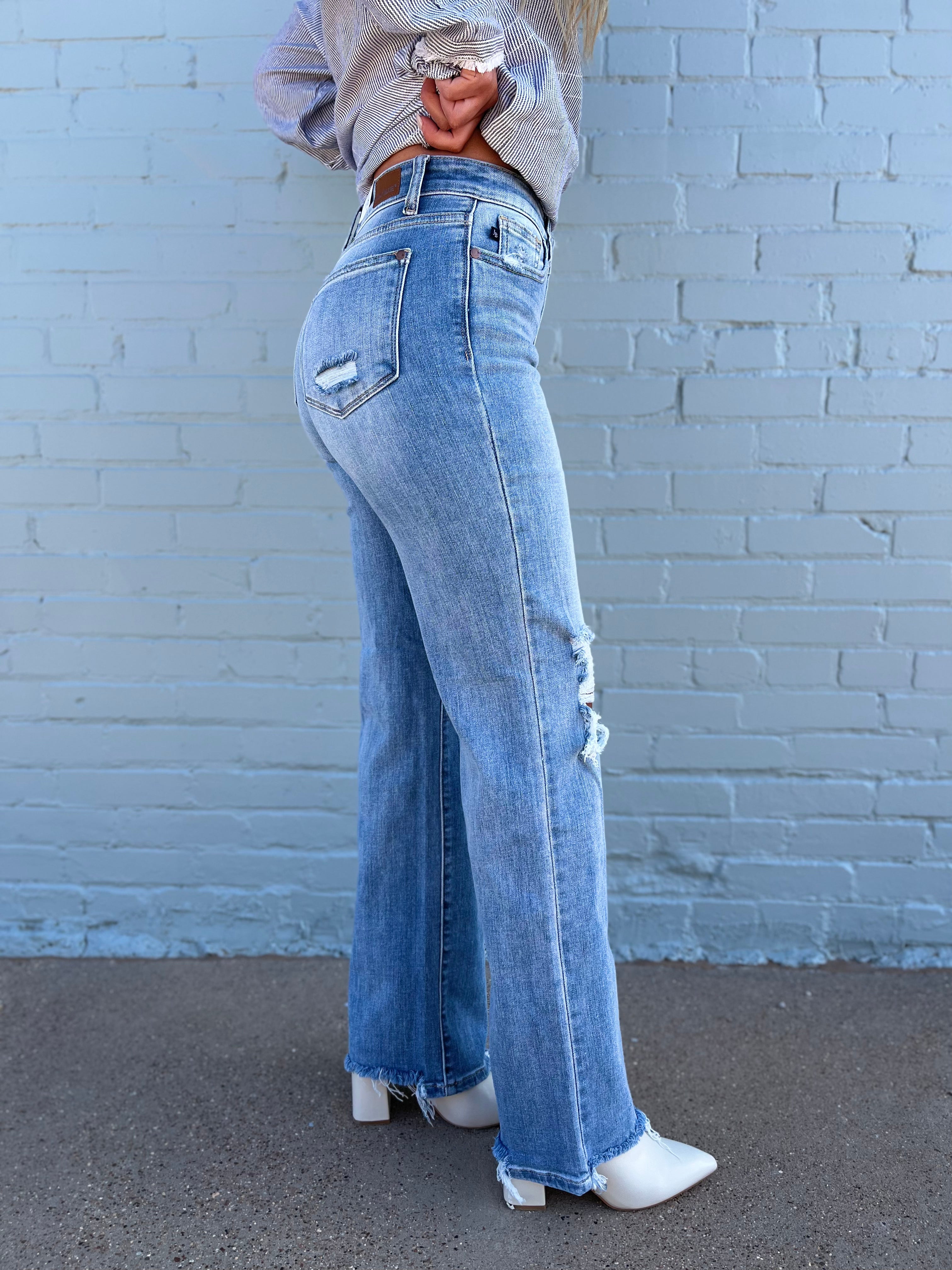 90’s Knee Destroy Straight Jeans - Light Wash | Judy Blue