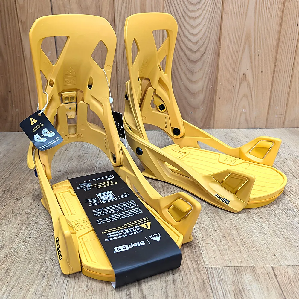 Burton Step On Package – Photon Black Boots & Goldenrod Re:Flex Bindings