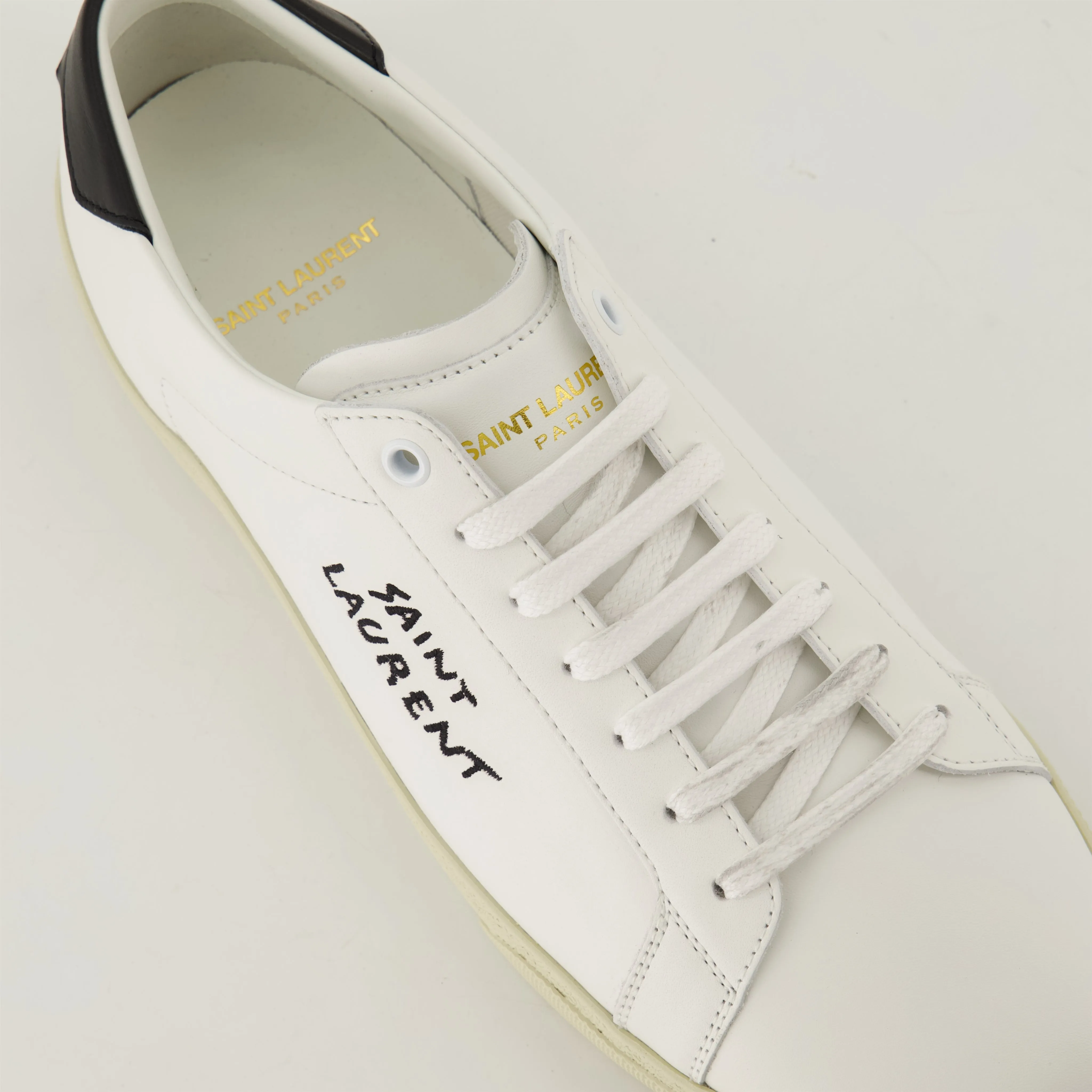 Sleek Leather Sneakers with Logo Accent