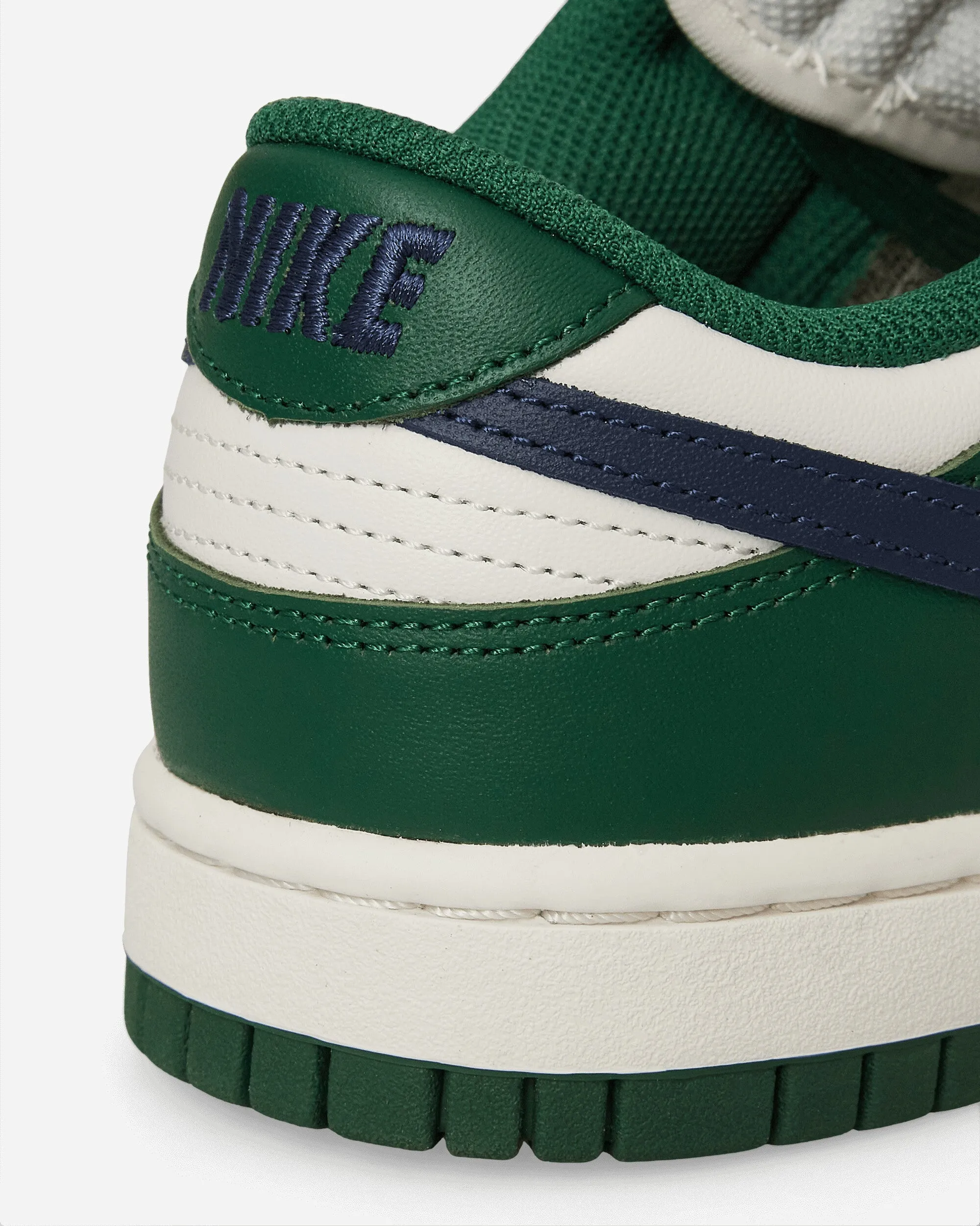 WMNS Dunk Low Sneakers Gorge Green